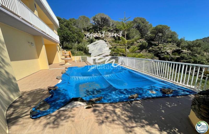Foto 43ad9470-7b30-4d07-bb67-153d7772e18c. Casa la muntanyeta impresionante villa con ascensor en parcela de 608 m2 con piscina y vistas al mar en Roses