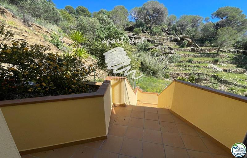 Foto 499a9fea-ea9d-48a5-9223-ad8f127f6a7f. Casa la muntanyeta impresionante villa con ascensor en parcela de 608 m2 con piscina y vistas al mar en Roses