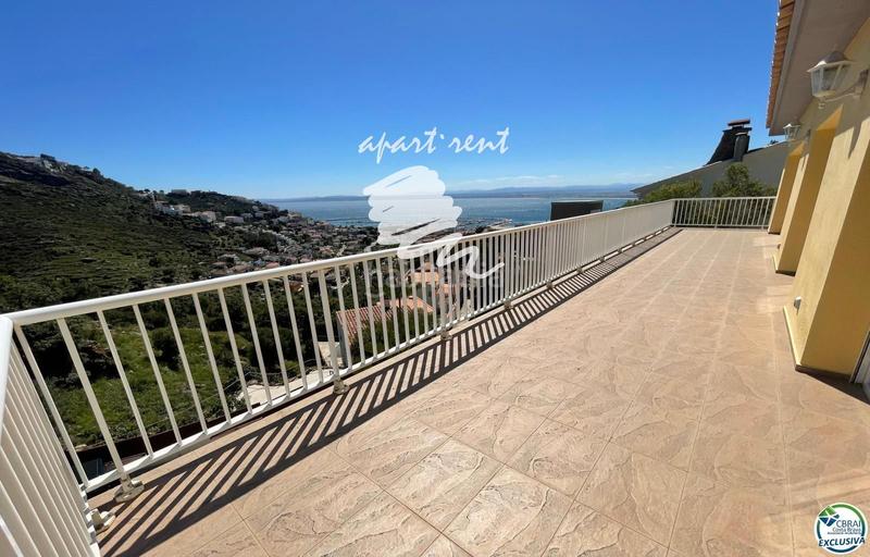 Foto 7bcbfb6b-66a3-4c84-b22b-320d6b5072b3. Casa la muntanyeta impresionante villa con ascensor en parcela de 608 m2 con piscina y vistas al mar en Roses