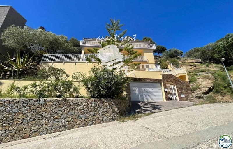 Foto 82d669dc-2518-428a-8ea3-a0d35af13256. Casa la muntanyeta impresionante villa con ascensor en parcela de 608 m2 con piscina y vistas al mar en Roses
