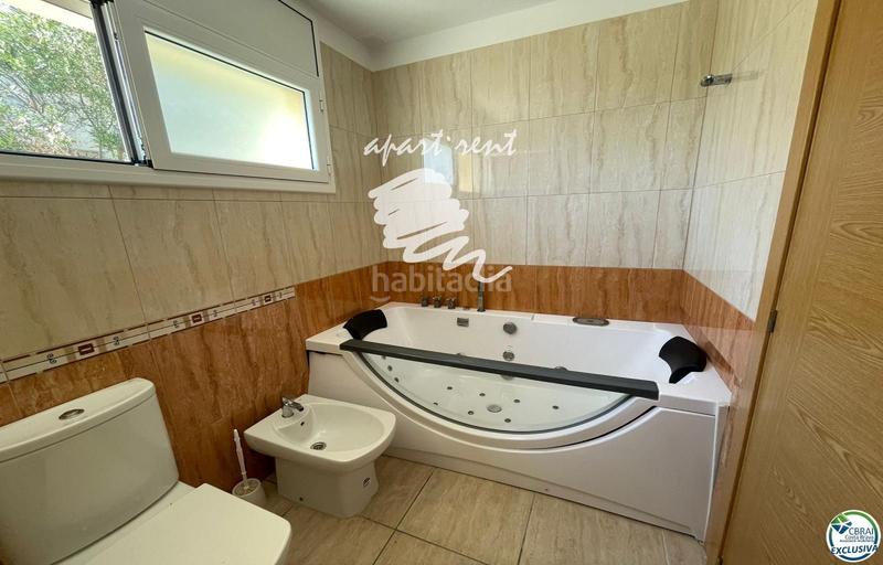 Foto c783c2b9-04b7-44b5-8705-632336393b9e. Casa la muntanyeta impresionante villa con ascensor en parcela de 608 m2 con piscina y vistas al mar en Roses