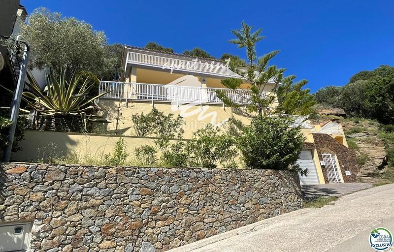 Foto e7604946-fab1-4680-8125-5ed35d6f8e4c. Casa la muntanyeta impresionante villa con ascensor en parcela de 608 m2 con piscina y vistas al mar en Roses
