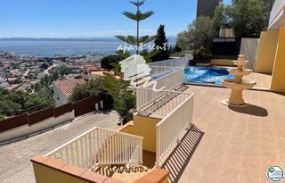 Casa  Miro. La muntanyeta roses impresionante villa con ascensor en parcela