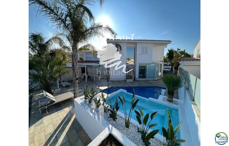 Foto 2b2305dd-6e0e-415d-829e-2ff4037e7b86. Casa amb aparcament piscina a Cap Ras - Creus - Falconera Empuriabrava
