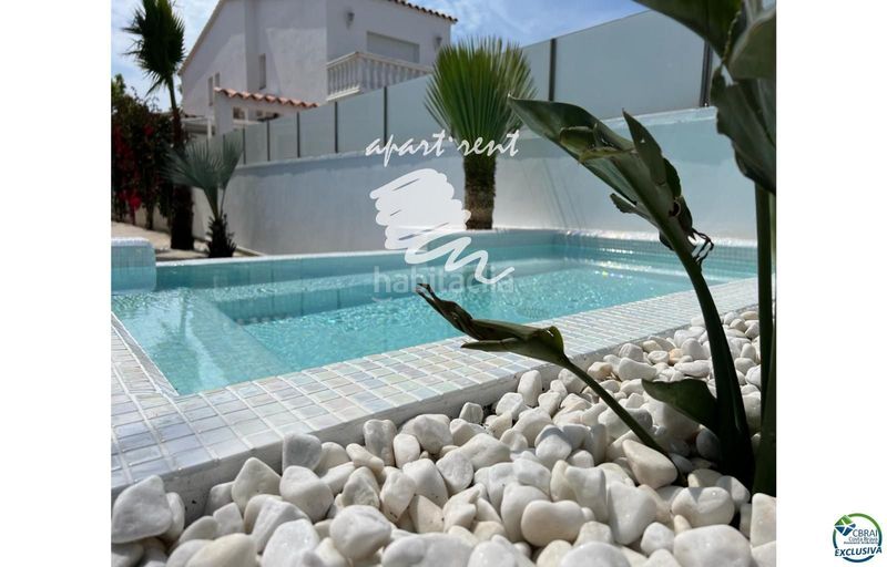 Foto fae9989c-f6e5-4b20-bcb8-d47bdb9bf8fd. Casa amb aparcament piscina a Cap Ras - Creus - Falconera Empuriabrava