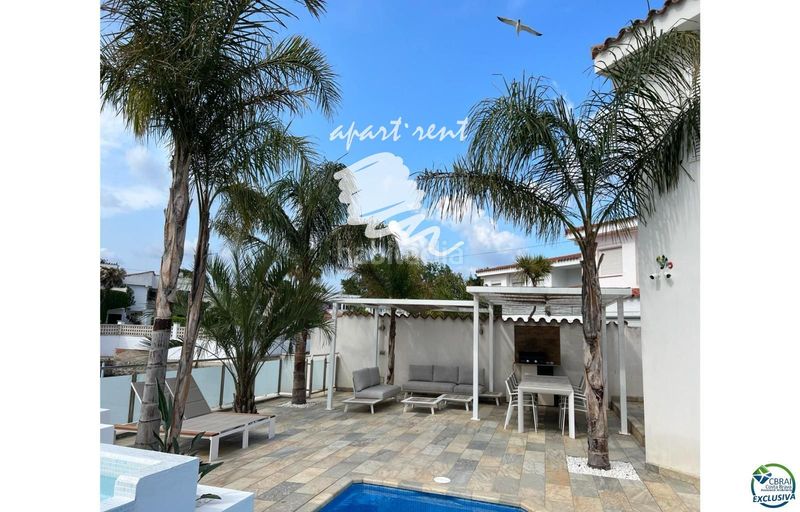 Foto fcb78502-f069-467b-904a-dbff2f5b4e2e. Casa amb aparcament piscina a Cap Ras - Creus - Falconera Empuriabrava