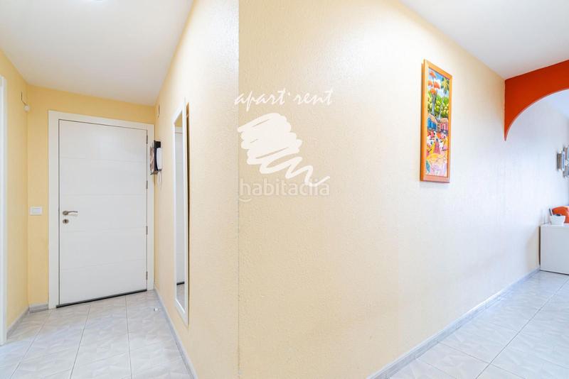 Foto 3156cf46-0ea0-4b51-aa27-568688036fe3. Piso port moxó encantador apartamento de 2 dormitorios con vistas al canal y parking privado exterior en Empuriabrava