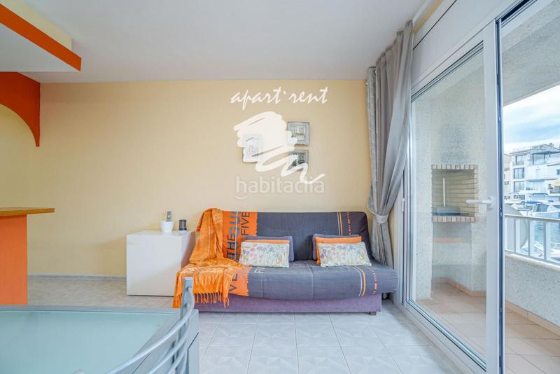 Foto b7ac94a3-571e-4a1c-addf-9e6faaff8035. Piso port moxó encantador apartamento de 2 dormitorios con vistas al canal y parking privado exterior en Empuriabrava