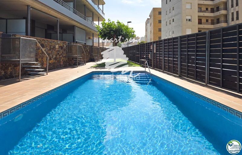 Foto f85eff37-a1b8-40a3-9154-cf8a631ea347. Pis amb aparcament piscina a Salatar Roses