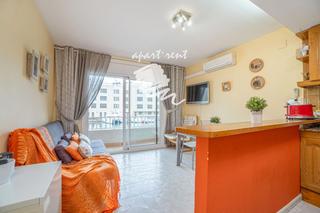 Pis  Port moxó. Port moxó apartamento con vistas al canal, amarre para velero y