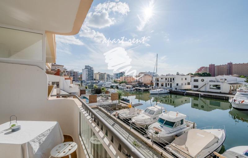 Foto ab38c712-3617-4704-a153-33a1ae6f4134. Piso Santa Margarida bonito estudio con terraza y vistas al canal en Roses