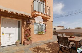 Casa  Puigmal a. Puigmal casa con piscina, 4 dormitorios y garaje en  empuriabrav