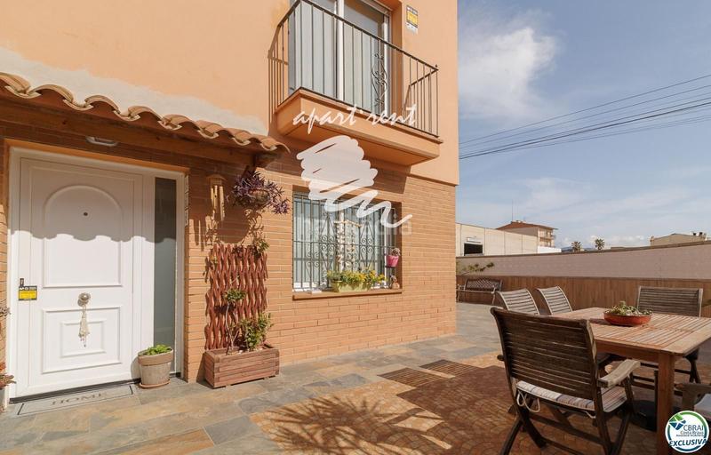 Foto 563c0c2d-03dd-420f-bf59-2595575b6bc9. Casa puigmal casa con piscina, 4 dormitorios y garaje en en Empuriabrava