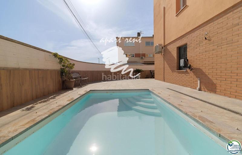 Foto d3b43cf7-65a4-4b41-b286-eb6f5da4f317. Casa puigmal casa con piscina, 4 dormitorios y garaje en en Empuriabrava