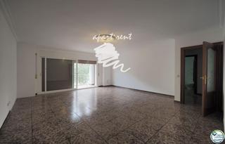 Pis  Puigrom. Roses centre apartamento amplio céntrico y a 250 m de la playa