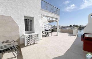 Casa  Tordera. Tordera acogedora casa reformada con amarre privado de 8 x 3 met