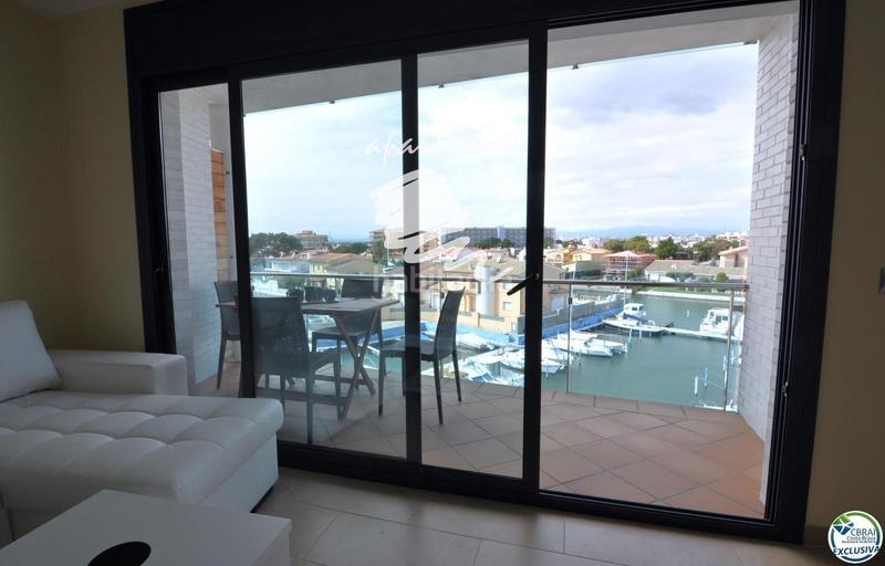 Foto 331d4184-35dd-4643-a51b-e9038a9ba3f3. Piso Santa Margarida encantador apartamento con parking exterior, con licencia turística y vistas al canal en Roses