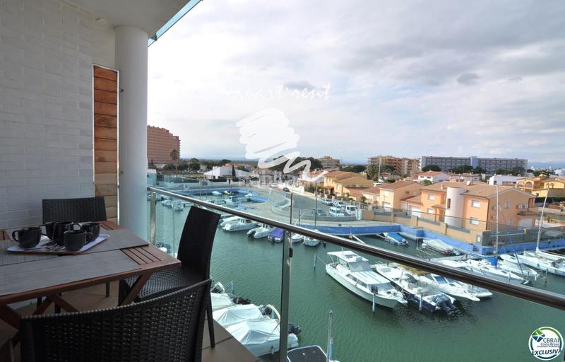 Foto 451ba336-8e18-4cd7-ae31-db5807d1a412. Piso Santa Margarida encantador apartamento con parking exterior, con licencia turística y vistas al canal en Roses