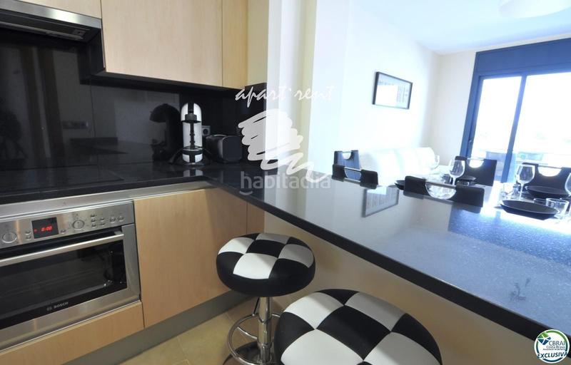 Foto 9b1f3cb1-33dc-4a0e-a717-d82179df895c. Piso Santa Margarida encantador apartamento con parking exterior, con licencia turística y vistas al canal en Roses