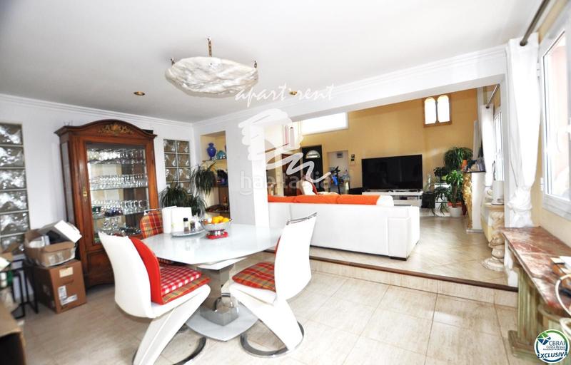 Foto 5954beee-5c3a-45b3-8e1c-18705d5bcdb9. Casa mas boscà casa con jardín y dos apartamentos. en Roses