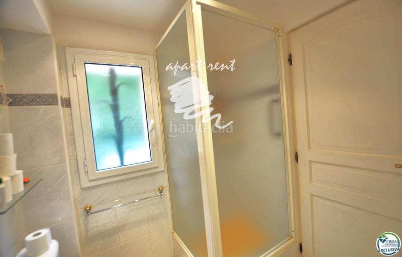 Foto a0452a8e-35fd-40b5-8170-613e78dde87d. Casa mas boscà casa con jardín y dos apartamentos. en Roses