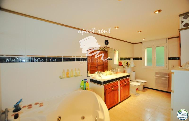 Foto a8a29ea9-e98a-401a-ba8d-7ec1e9b1fa9f. Casa mas boscà casa con jardín y dos apartamentos. en Roses