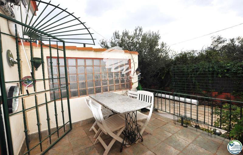 Foto afcae1fe-d3fb-4848-9601-5aaa58b004e6. Casa mas boscà casa con jardín y dos apartamentos. en Roses