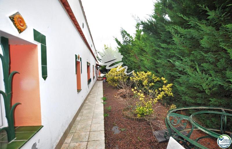 Foto b8ac2036-e920-47cf-9ced-e21c7a22b443. Casa mas boscà casa con jardín y dos apartamentos. en Roses