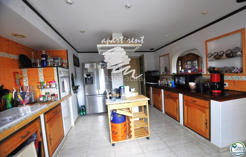 Foto e5814738-6b0d-41ad-af20-639a23bb16ed. Casa mas boscà casa con jardín y dos apartamentos. en Roses