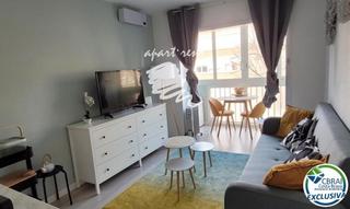 Pis  De la riera de la cuana. La cuana  estudio con cabina cerca del puerto y la playa en vent