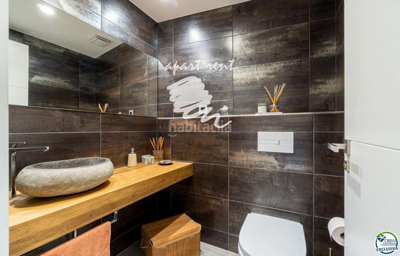 Foto a1d19be0-2ec2-4fc5-9857-937641fb260e. Piso Centre magnífico apartamento en primera línea de mar en Roses