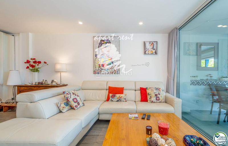 Foto f9c58e8f-d8aa-48b0-b95e-f135a3c2d6ef. Piso Centre magnífico apartamento en primera línea de mar en Roses