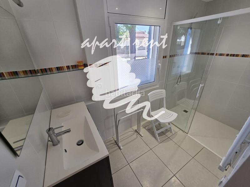 Foto 9652bd36-4e7d-49ed-845c-326614022f9b. Casa montseny casa de una sola planta con piscina y licencia turística en Empuriabrava