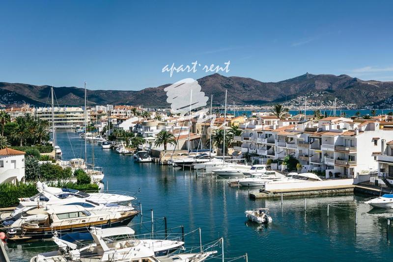 Foto 0b6257e4-8049-4be7-9bd5-9731db11703f. Piso àncora acogedor apartamento con vistas al mar, a solo unos pasos de la playa en Empuriabrava