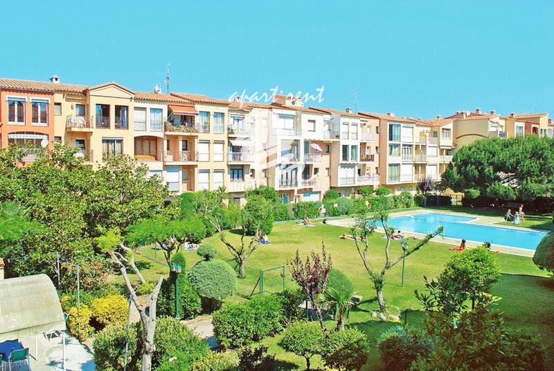 Foto bcd39c5d-7312-46ed-b262-650bb01f12a0. Casa amb aparcament piscina a Muga - Gran Reserva - Badia Empuriabrava