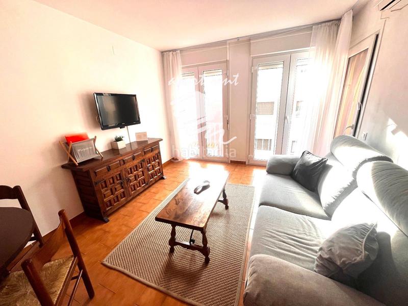 Foto b6cfb056-3dcb-4cc7-af3d-9b139521a948. Piso gran reserva oportunidad apartamento con licencia turística, piscina y jardines en Empuriabrava