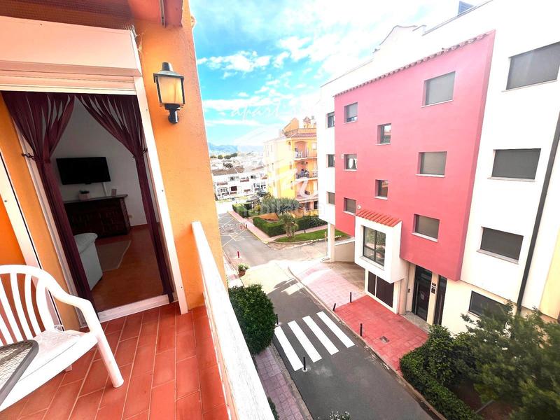 Foto c3597619-6b7f-470a-8694-22bb67fce95e. Piso gran reserva oportunidad apartamento con licencia turística, piscina y jardines en Empuriabrava
