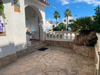 Casa  Valira. Valira casa semi adosada en empuriabrava a reformar, con amarre