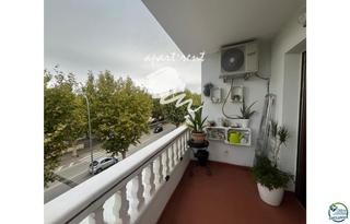 Appartement  Alberes. Alberes bonito piso en venta en la zona comercial de empuriabrav