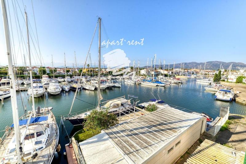 Foto b1a5fa9e-7fda-4dae-b9c6-bd35e4765671. Appartamento in Port Grec - Port Moxó Empuriabrava