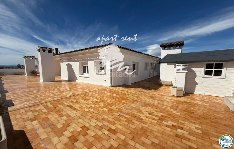 Foto 454ff844-9fb6-4c89-8eef-af711e894b8b. Piso Centre ático en el centro en Centre Roses