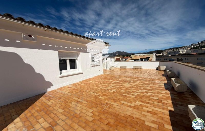 Foto ac708703-d701-4d6f-ba85-2dbae2c2c1d4. Piso Centre ático en el centro en Centre Roses