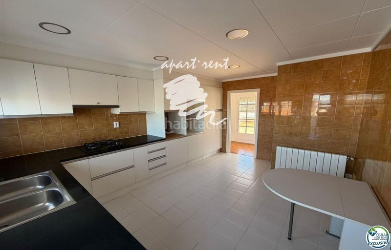 Foto d30b938e-3f7f-420f-b216-6ef24c846977. Piso Centre ático en el centro en Centre Roses