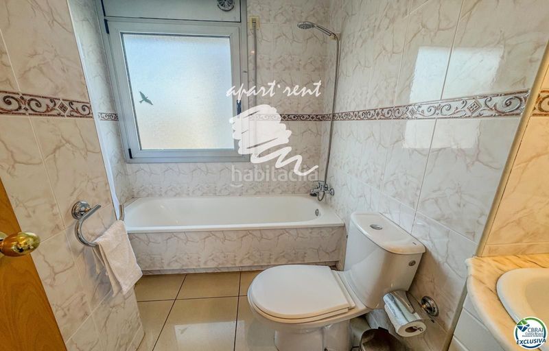 Foto 6ee8a3e2-beb4-4589-a0a6-c6ec75ac486c. Piso Santa Margarida piso luminoso con terraza y vistas al mar en Roses