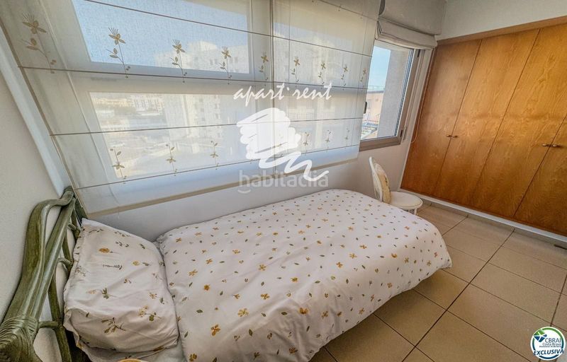 Foto b41826ee-3073-456a-8894-86c5c9b2af66. Piso Santa Margarida piso luminoso con terraza y vistas al mar en Roses