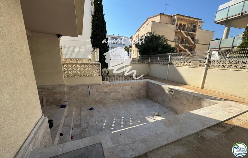 Foto e635dd2a-aa7a-45d5-bc9b-99a898eeab61. Piso Santa Margarida piso luminoso con terraza y vistas al mar en Roses