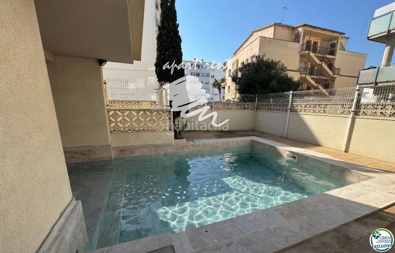 Foto fb5c7475-3ee2-4193-b838-e809fb69b8f0. Piso Santa Margarida piso luminoso con terraza y vistas al mar en Roses