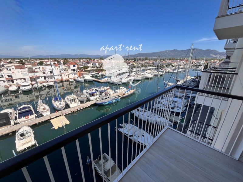 Foto a90a90a4-62b5-45fc-bea8-ba425f314c15. Pis amb calefacció aparcament a Port Grec - Port Moxó Empuriabrava