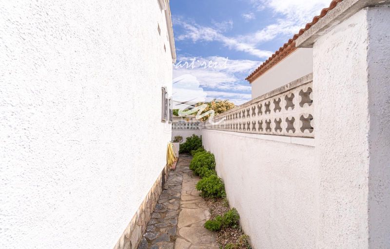 Foto 0a47f3f4-4f15-49dc-965f-389a84b2b760. Casa amb calefacció aparcament piscina a Santa Margarida Roses