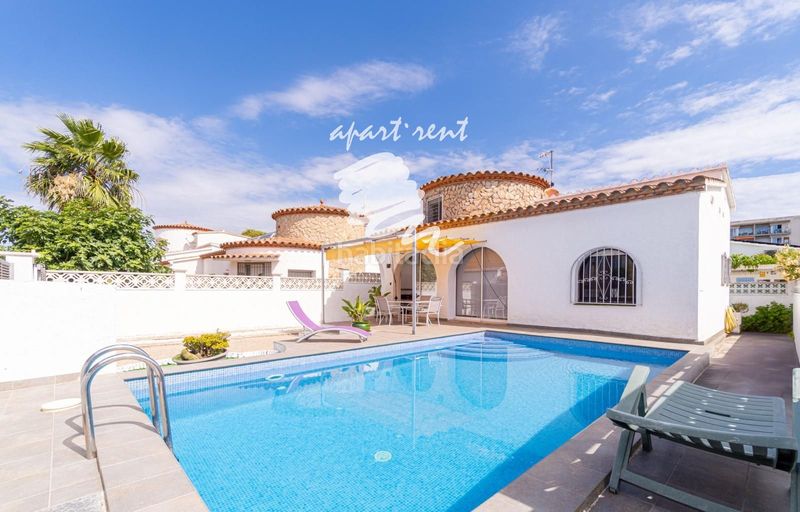 Foto 81b6adb7-6921-4893-b54f-3702f7a77d6f. Casa amb calefacció aparcament piscina a Santa Margarida Roses